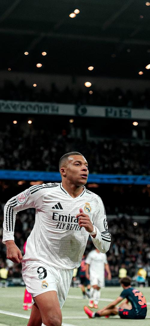 查洛巴：因哥哥加盟而爱上切尔西，芒特是我足球圈第一个好友（查洛巴：哥哥加盟让我爱上蓝军，芒特是我足坛的第一个朋友）