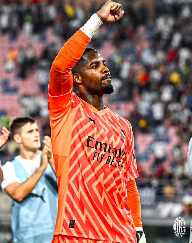 林诗栋：我没有让大家失望！胜利后亲吻胸前国旗（林诗栋：不负众望，取胜后深情亲吻胸前国旗）