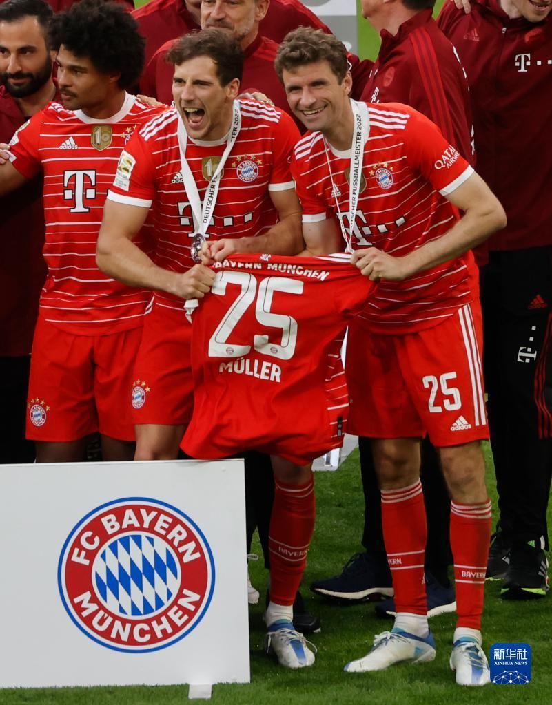 国乒8-2法国采访！莎头谈双打，王曼昱不满失误，梁靖崑谈被逆转