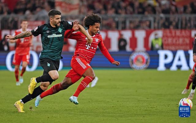 TA：巴萨出售内马尔所挣的钱本可用来改善财务，却被挥霍一空（TA：内马尔转会收入原可改善巴萨财务，却被挥霍殆尽）