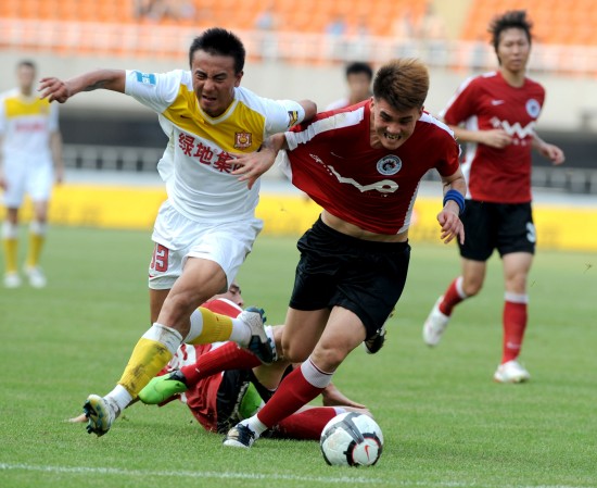 德佬回应传闻：我为身边能有孔蒂这样的真正男人而感到自豪（德佬辟谣：与孔蒂这样的真男人并肩让我倍感自豪）