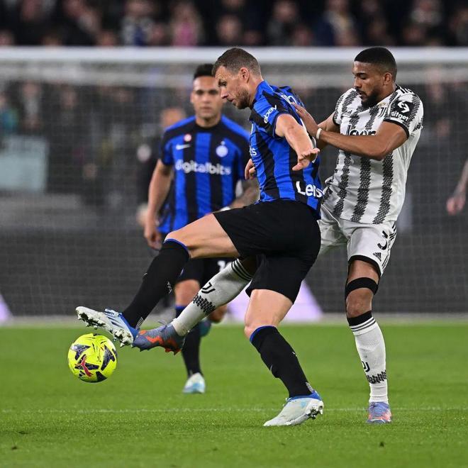 卡利亚里主帅：我在球员时代盯防过C罗，那真是令人激动（卡利亚里主帅：球员时代曾盯防C罗，令人热血沸腾）